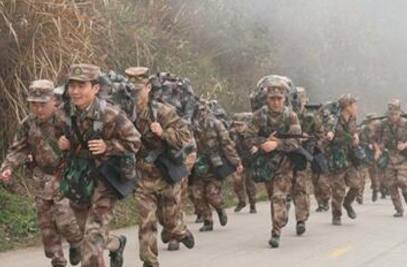负重前行的青春 老兵记忆中的千里拉练